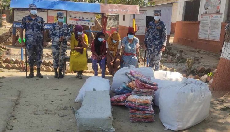 कैलालीमा सशस्त्र प्रहरीले १० दिनको अवधीमा साढे १८ लाख बढिको अवैध सामान बरामद